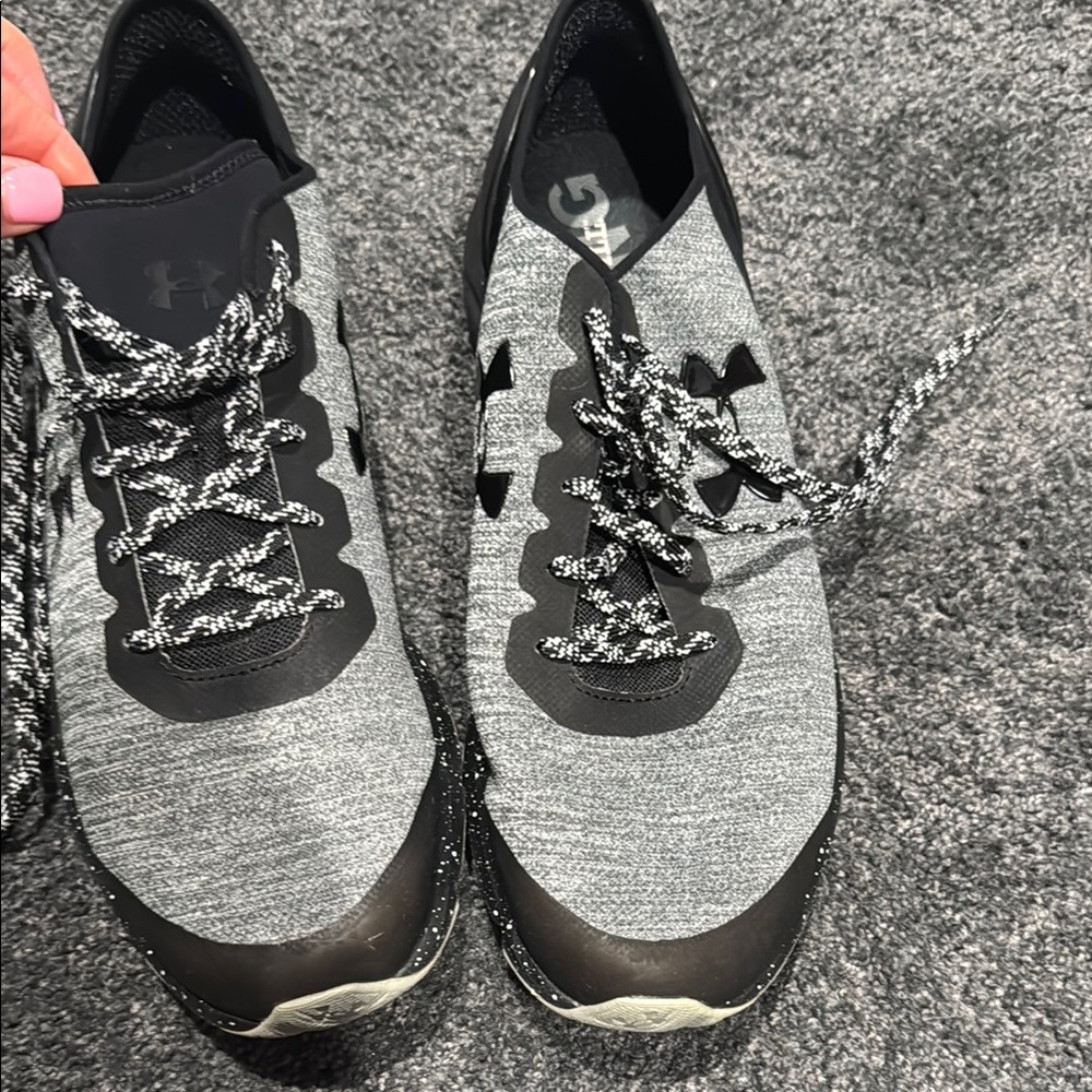 Under Armour Men's Black and Gray Running Shoes